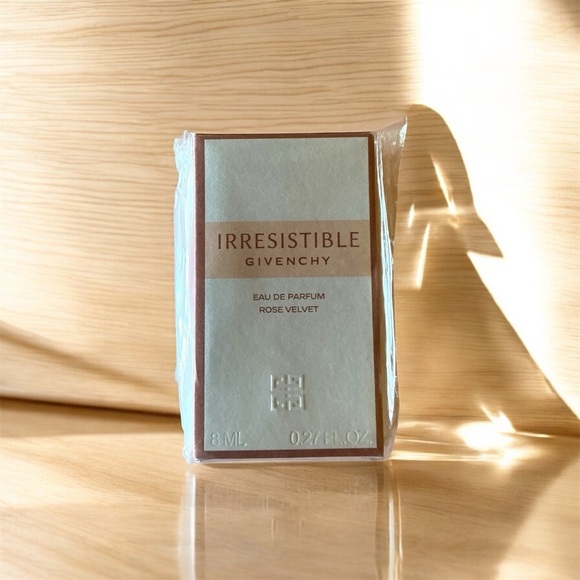 NIB- Givenchy Irresistible Rose Velvet  E D P- 8ML/.27FL OZ MINI - Picture 2 of 4